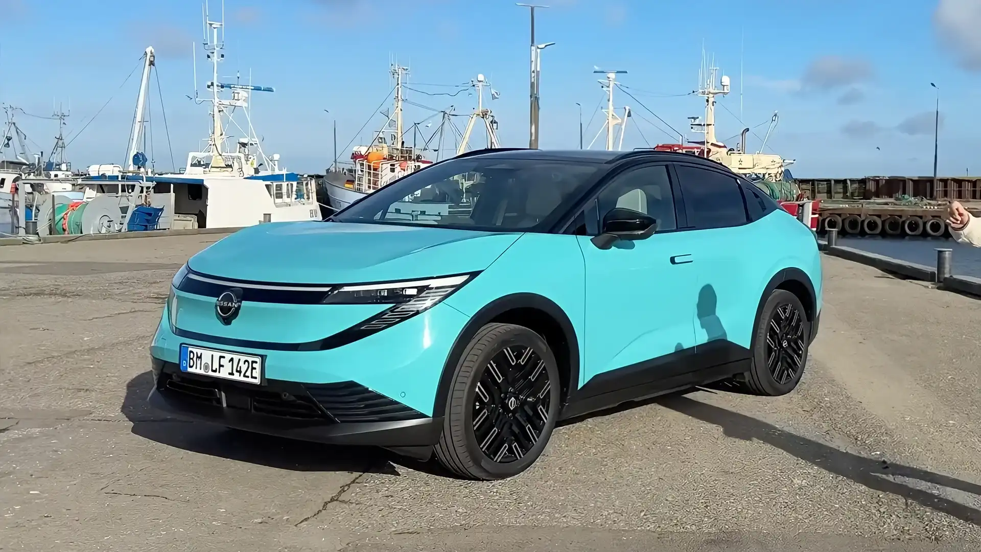 Nissan Leaf video
