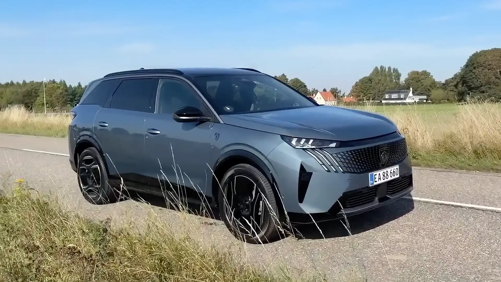 Peugeot E-5008 video