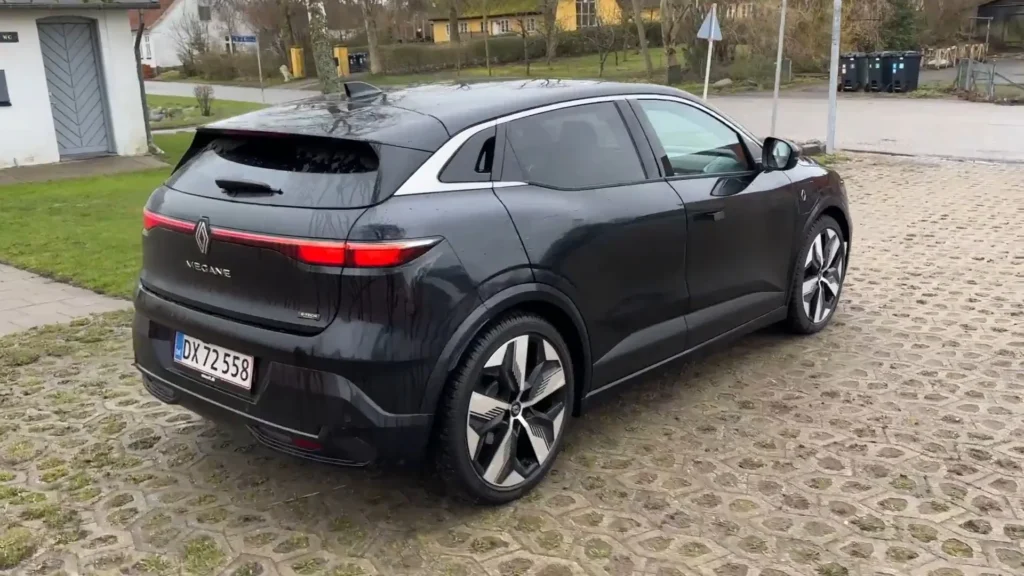 Renault Megane E-Tech – skrå bagfra