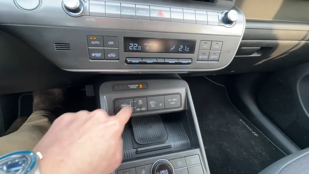 Hyundai KONA Electric – midterkonsol