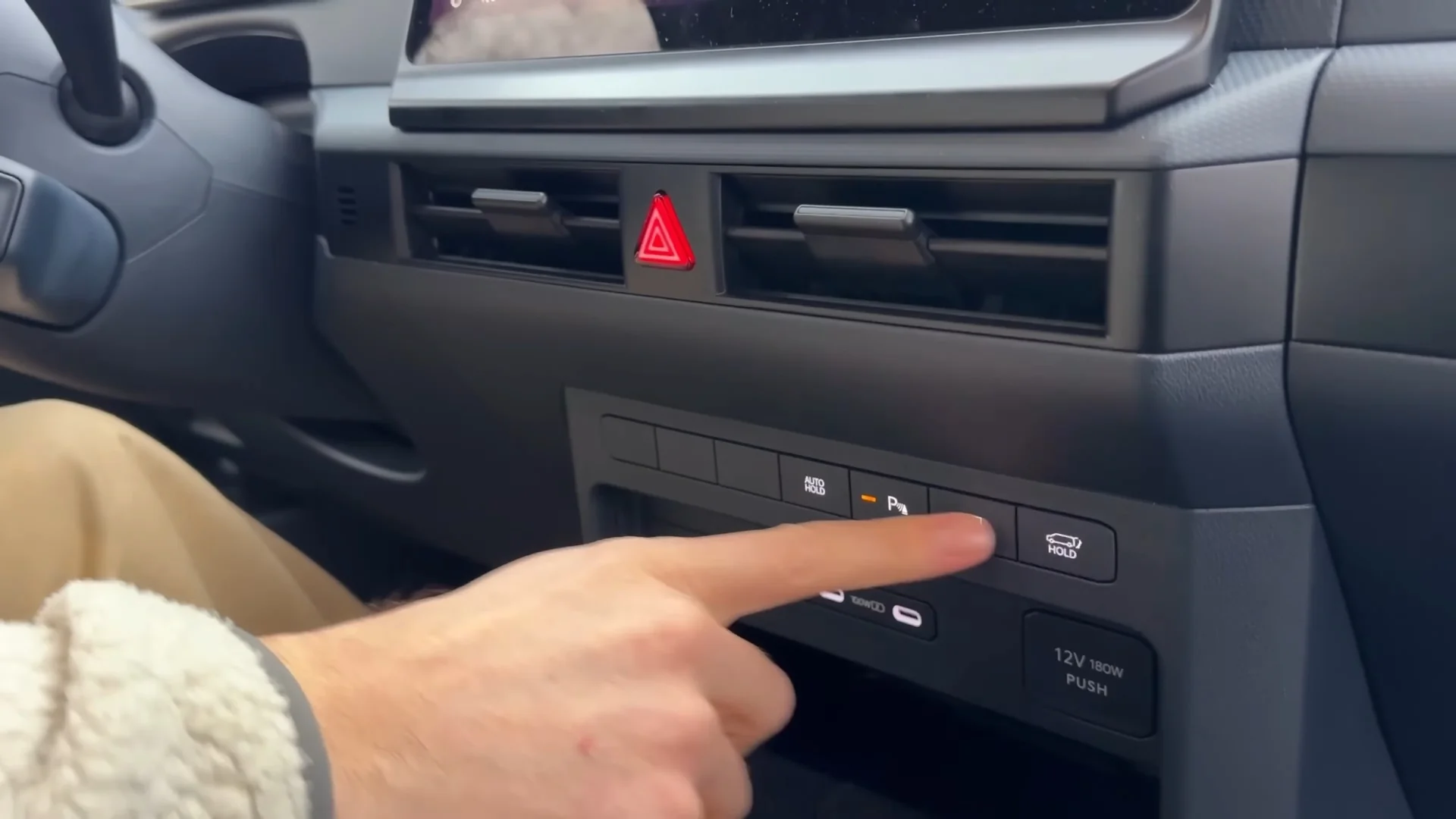 Kia PV5 – midterkonsol