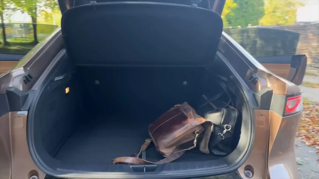 Plads og bagagerum detalje