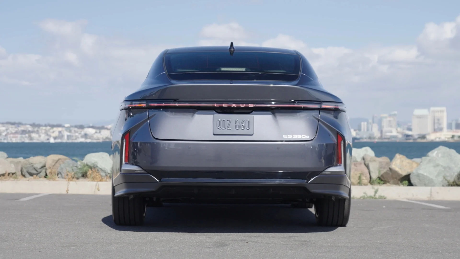 Lexus ES – bagfra