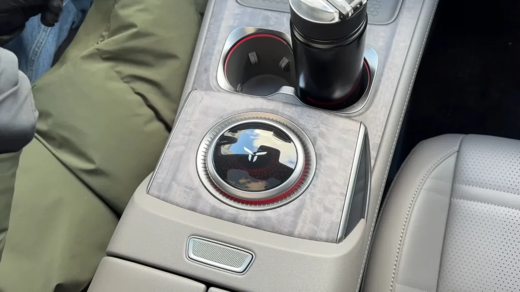 Hongqi EHS7 – midterkonsol