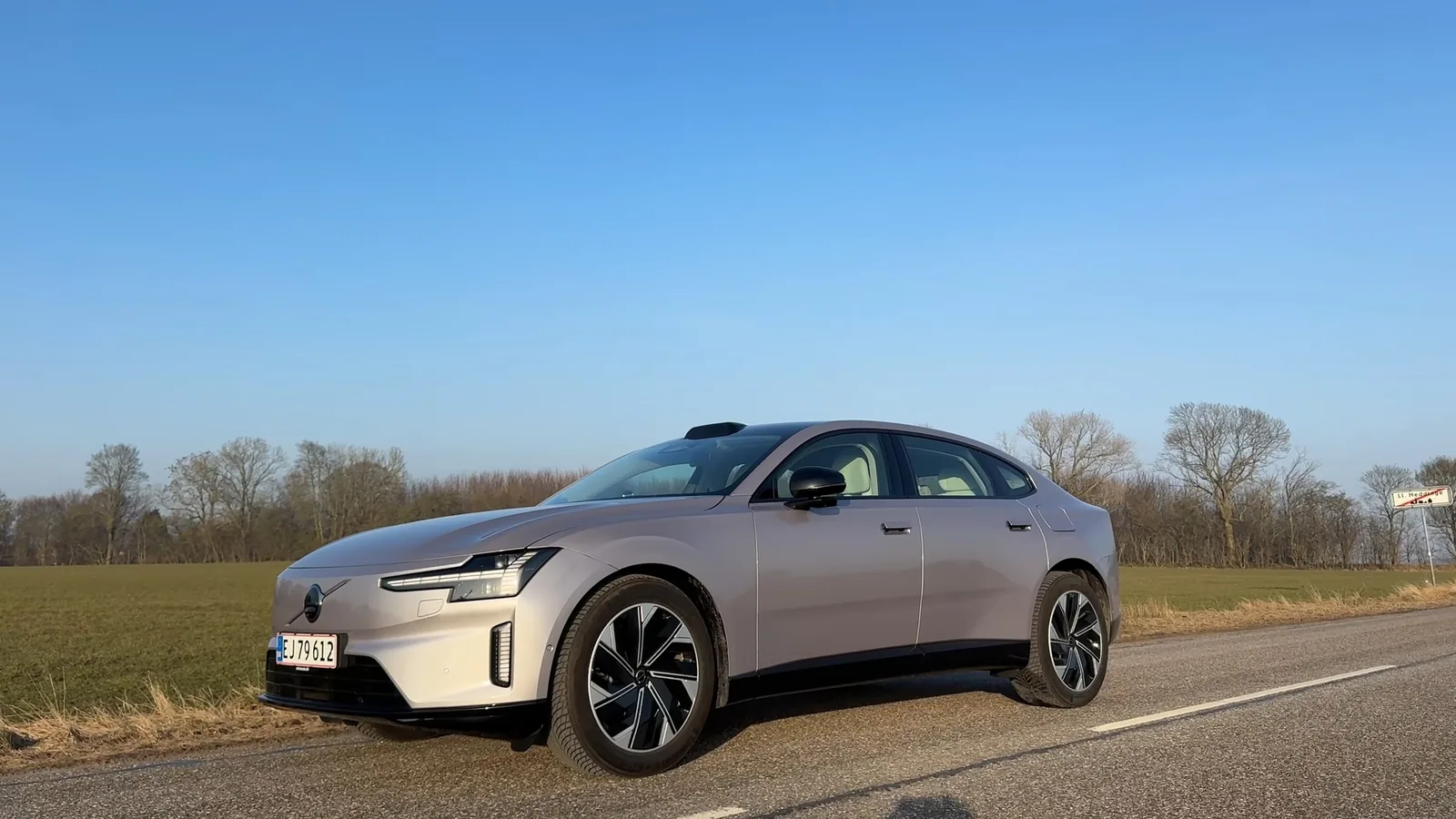 Volvo ES90 – skrå forfra