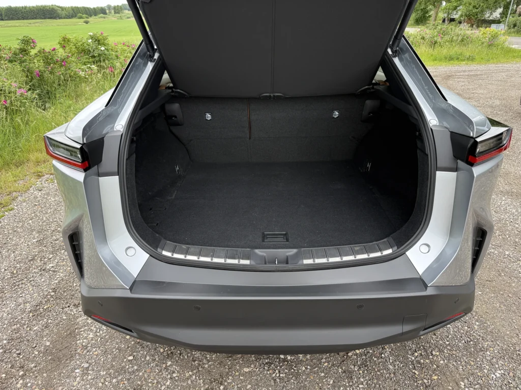 Lexus RZ – bagagerum