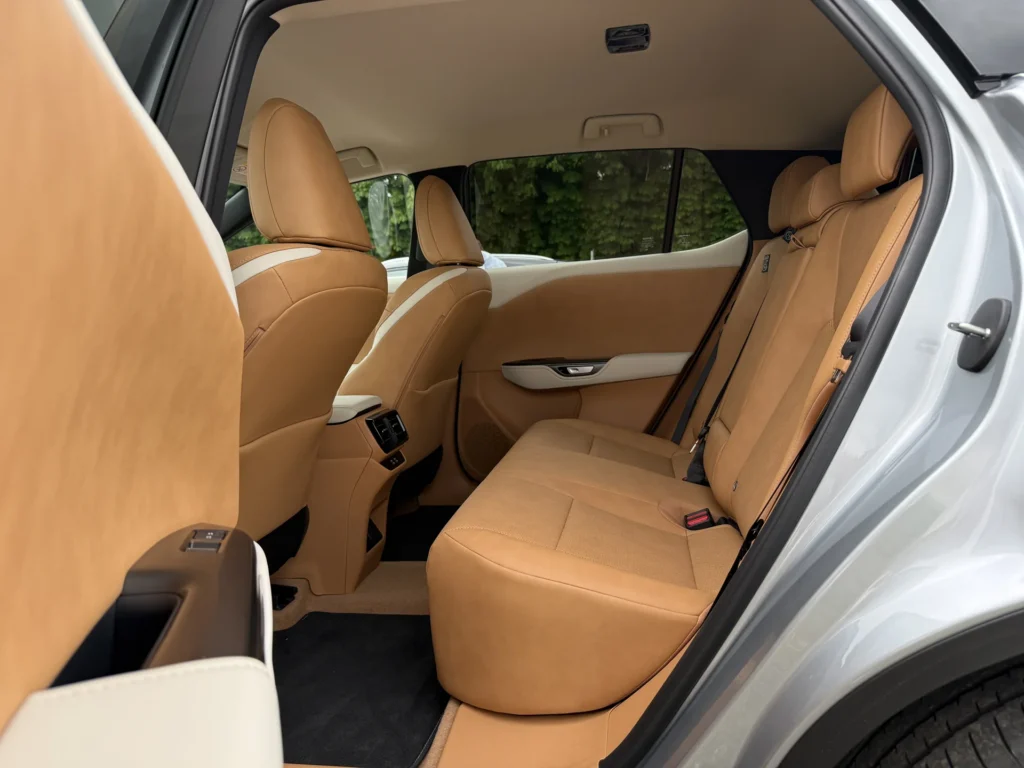 Lexus RZ – bagsæder