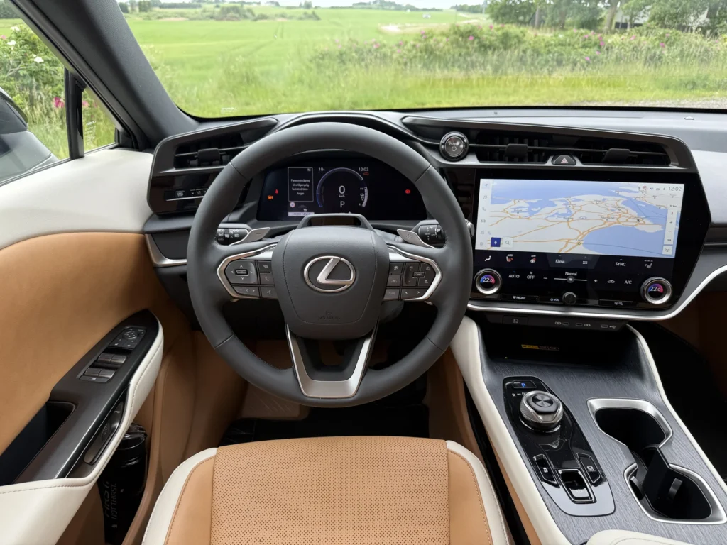 Lexus RZ – kabine