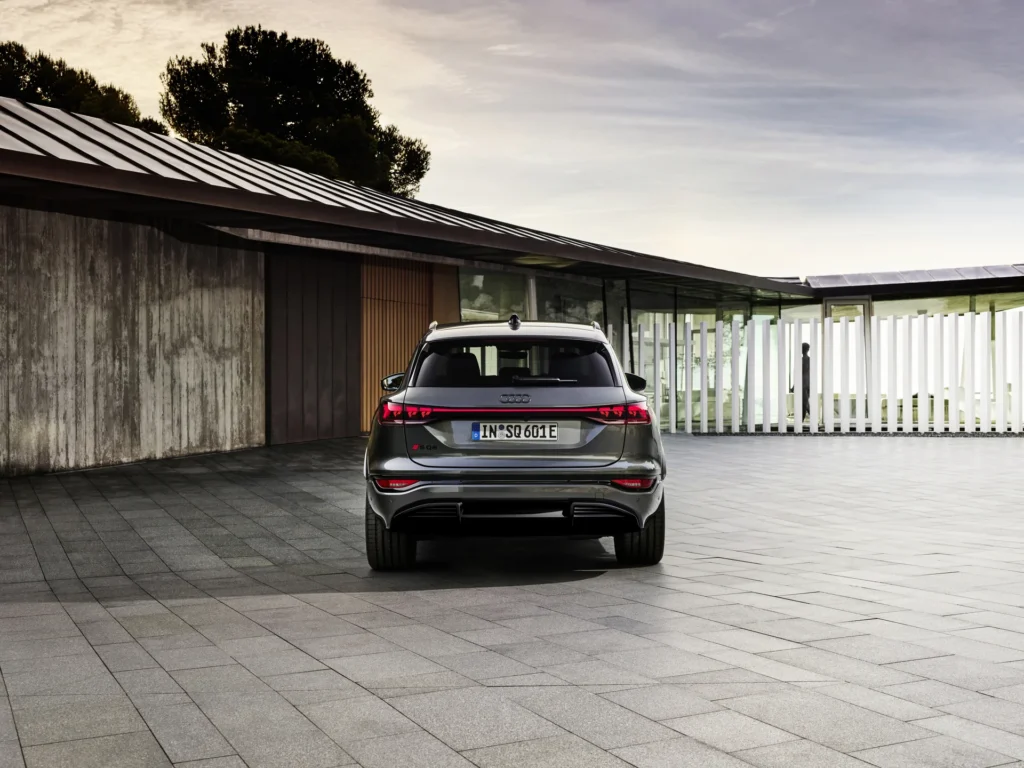 Audi Q6 – bagfra