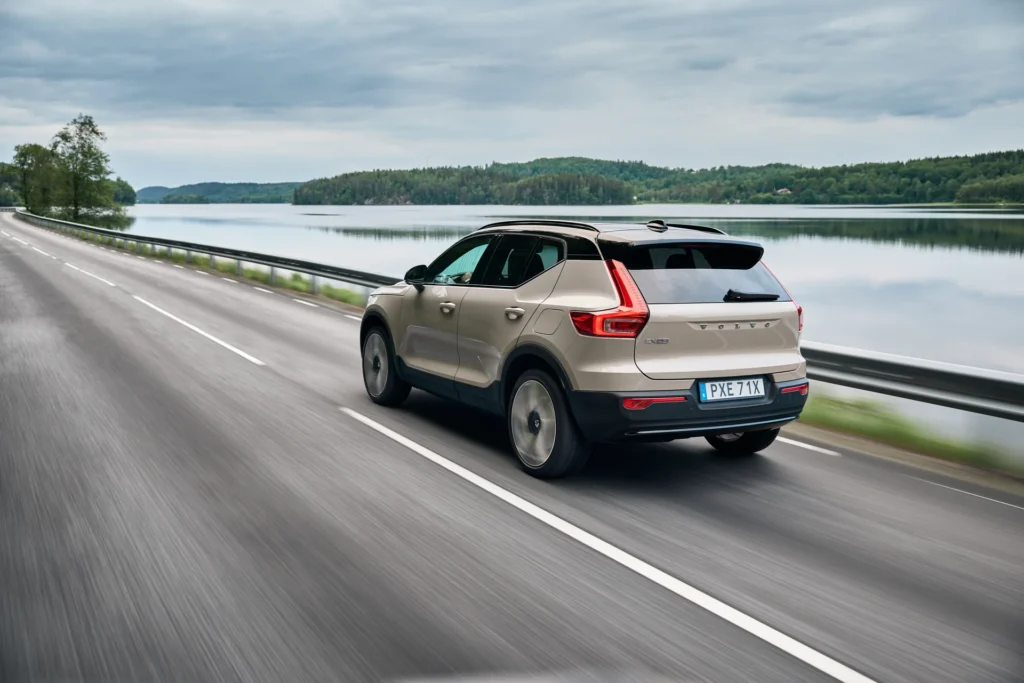 Volvo EX40 – bagfra