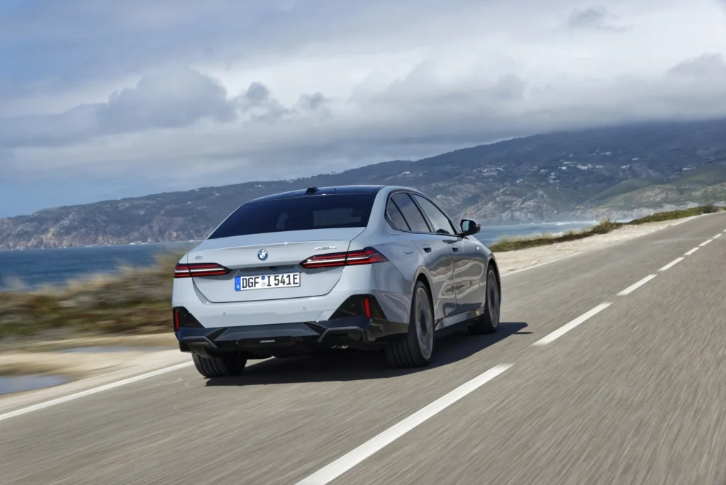 BMW i5 – bagfra