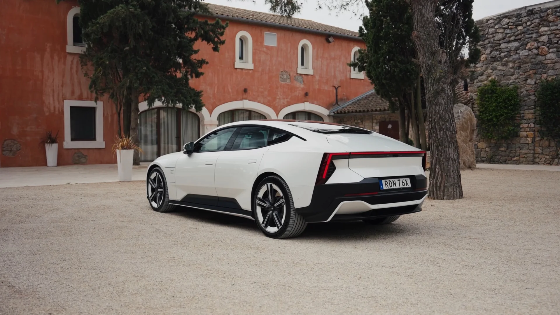 Polestar 5 – skrå bagfra