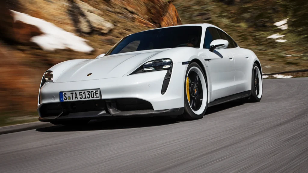 Porsche Taycan – skrå forfra