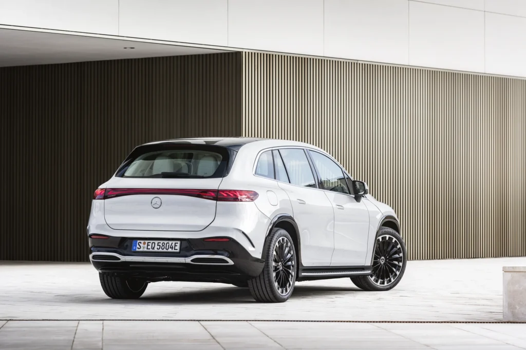 Mercedes-Benz EQS SUV – skrå bagfra