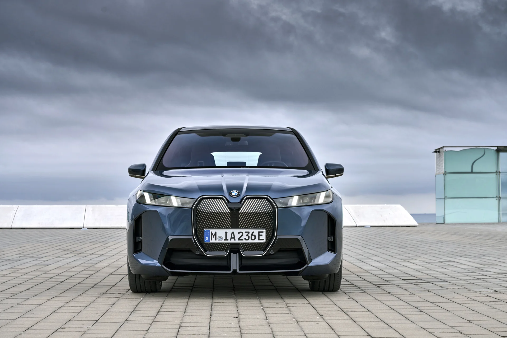 BMW iX – forfra