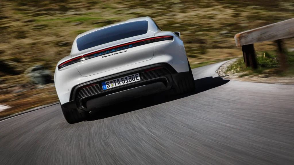 Porsche Taycan – bagfra
