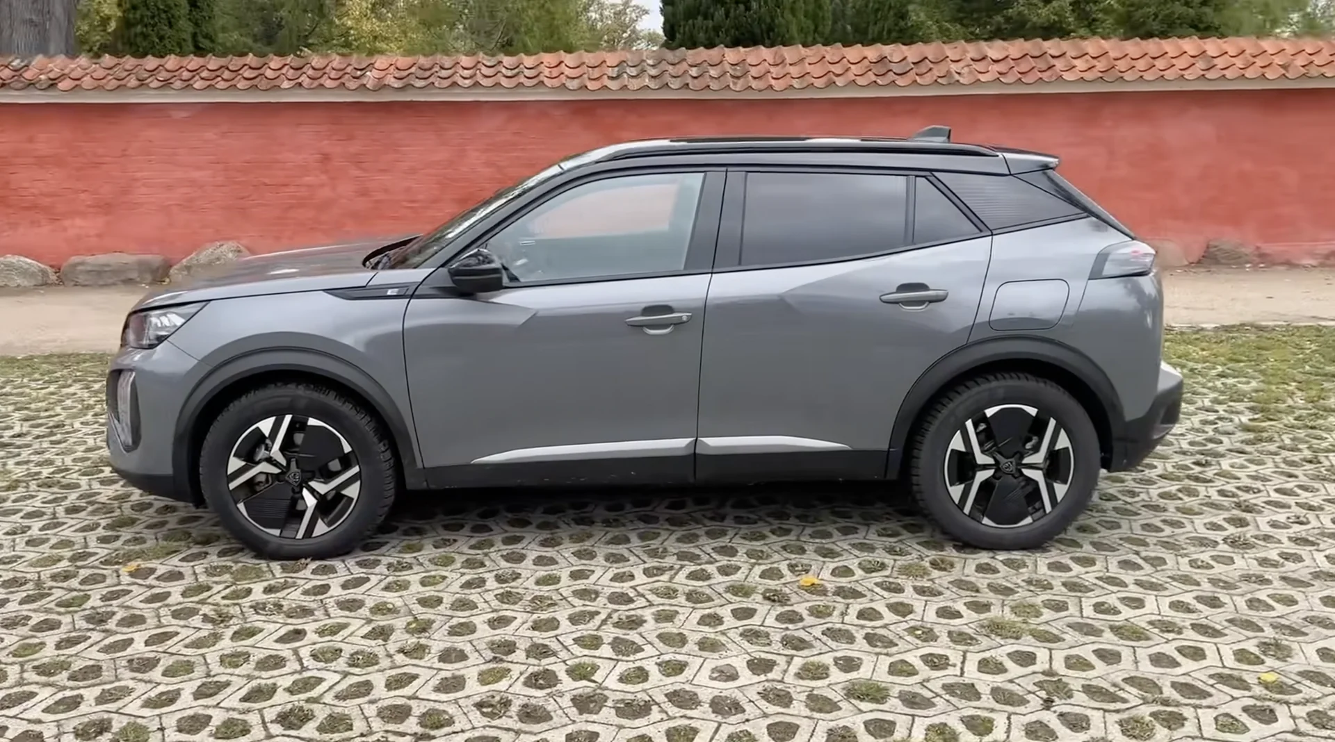 Peugeot E-2008 – siden