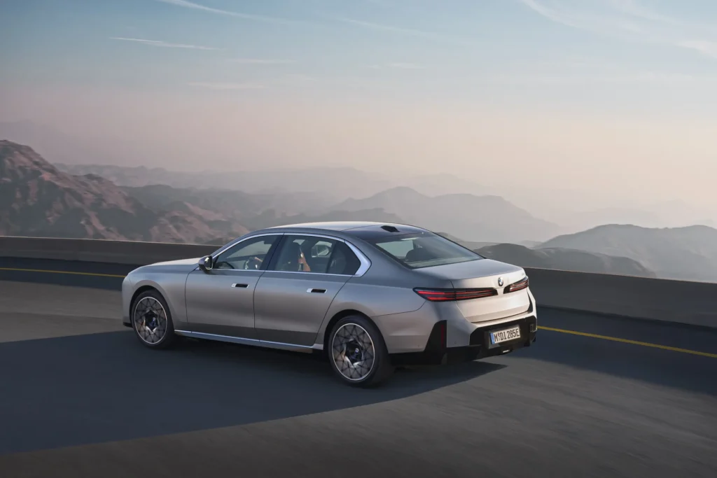 BMW i7 – skrå bagfra
