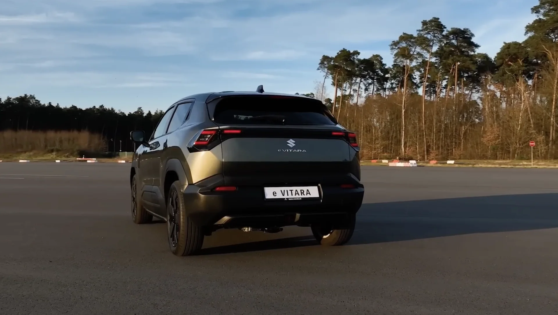 Suzuki e-Vitara – bagfra