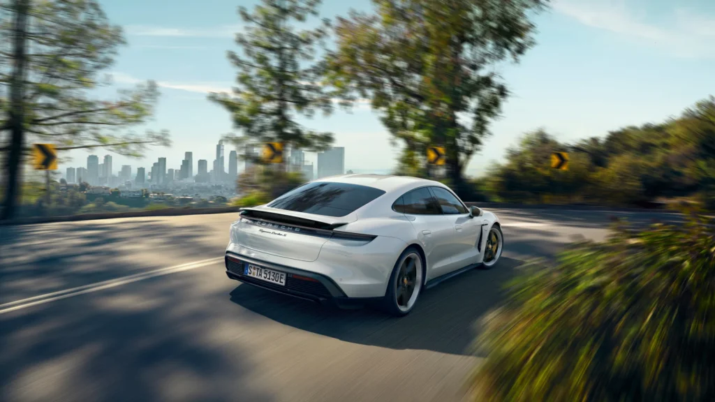 Porsche Taycan – skrå bagfra