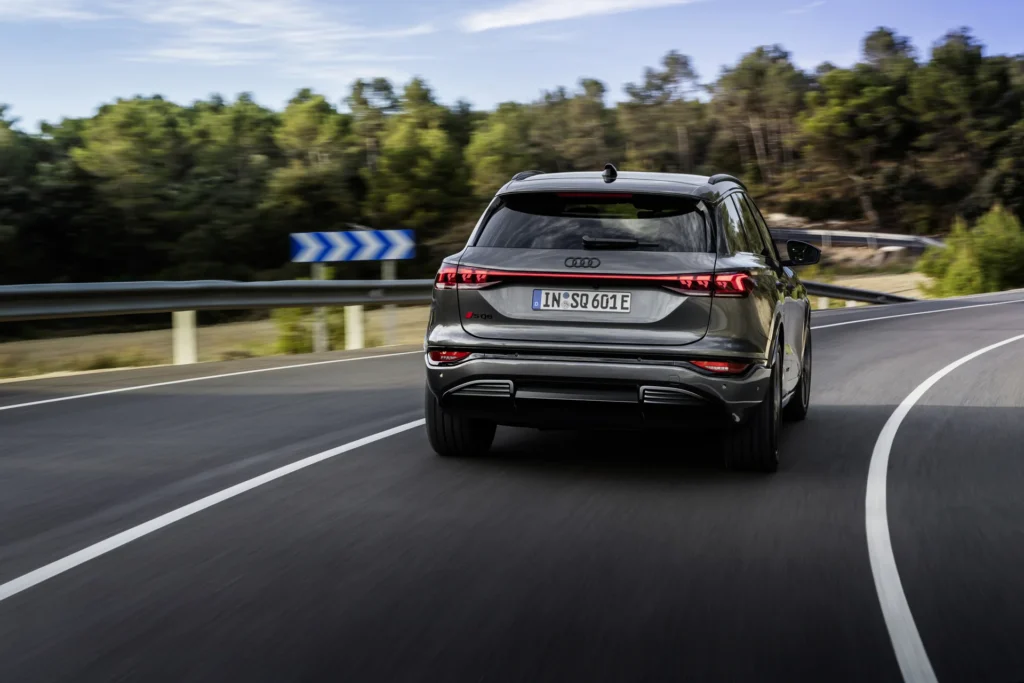 Audi Q6 – bagfra