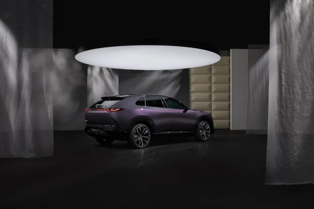 Mazda CX-6e – skrå bagfra