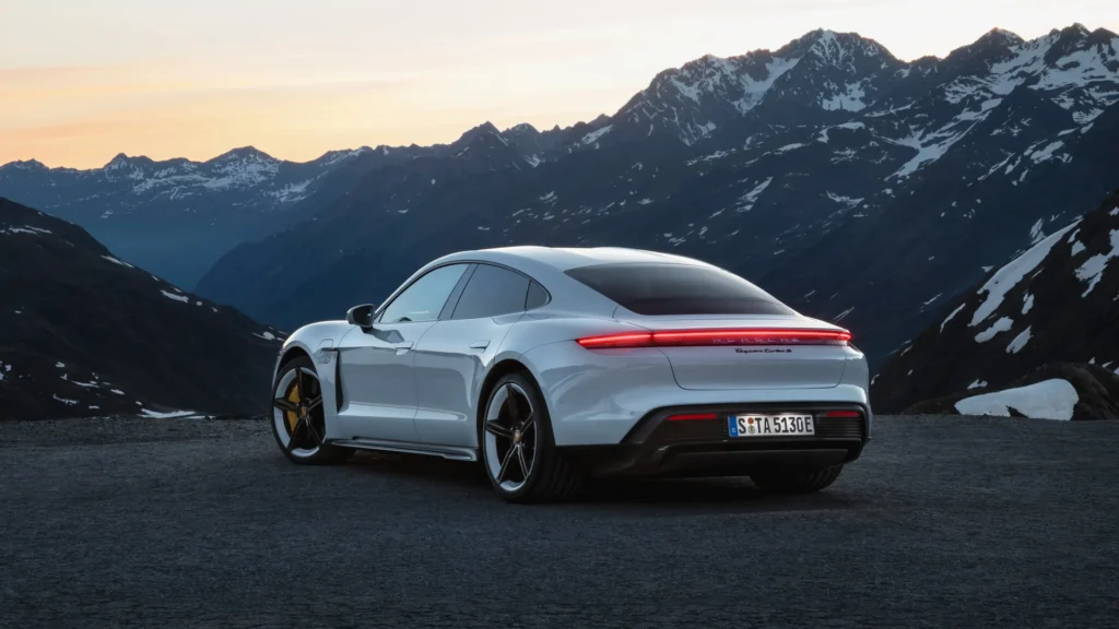 Porsche Taycan – skrå bagfra