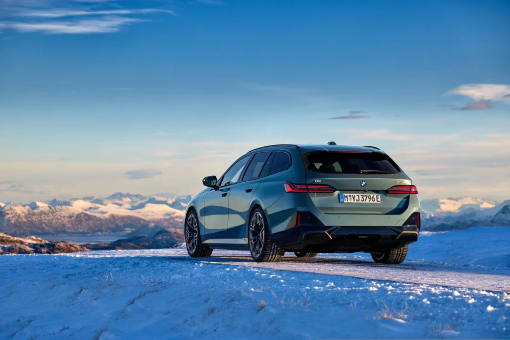 BMW i5 Touring – bagfra