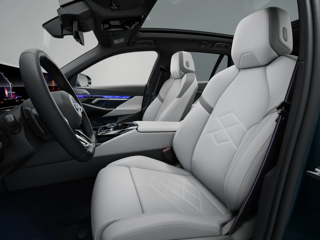 BMW i5 Touring – forsæder