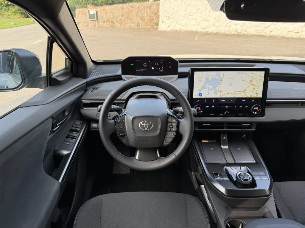 Toyota C-HR+ – kabine