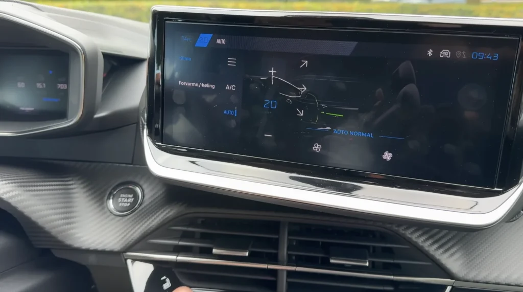 Peugeot E-208 – instrumentbræt