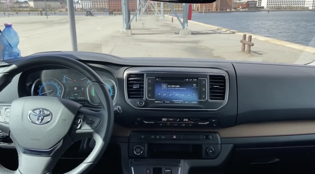 Toyota Proace Verso – kabine