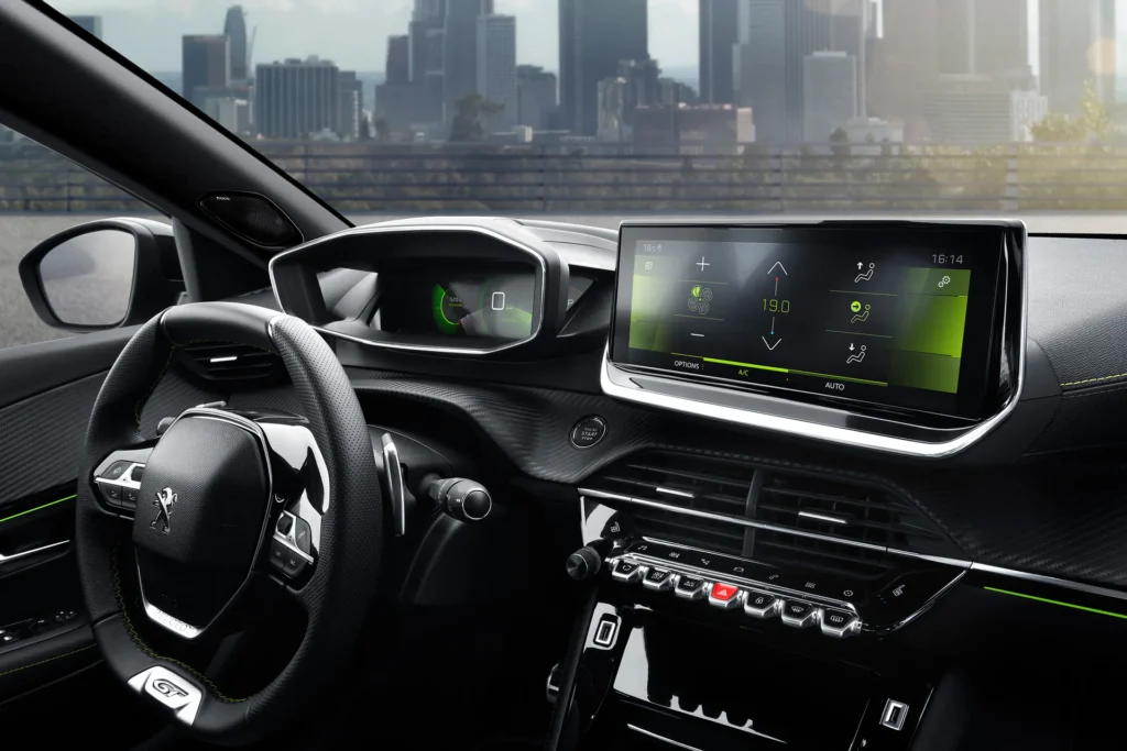 Peugeot E-2008 – kabine