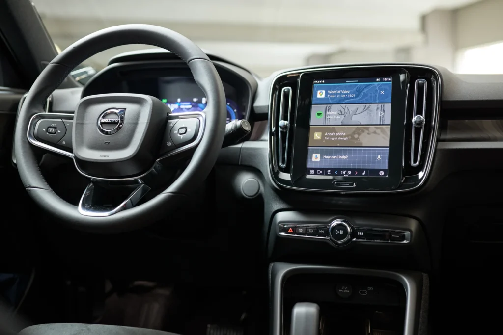 Volvo EX40 – kabine
