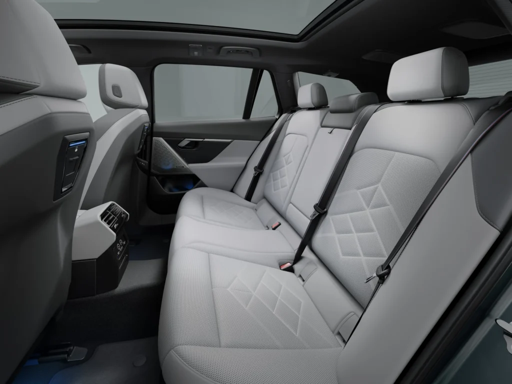 BMW i5 Touring – bagsæder