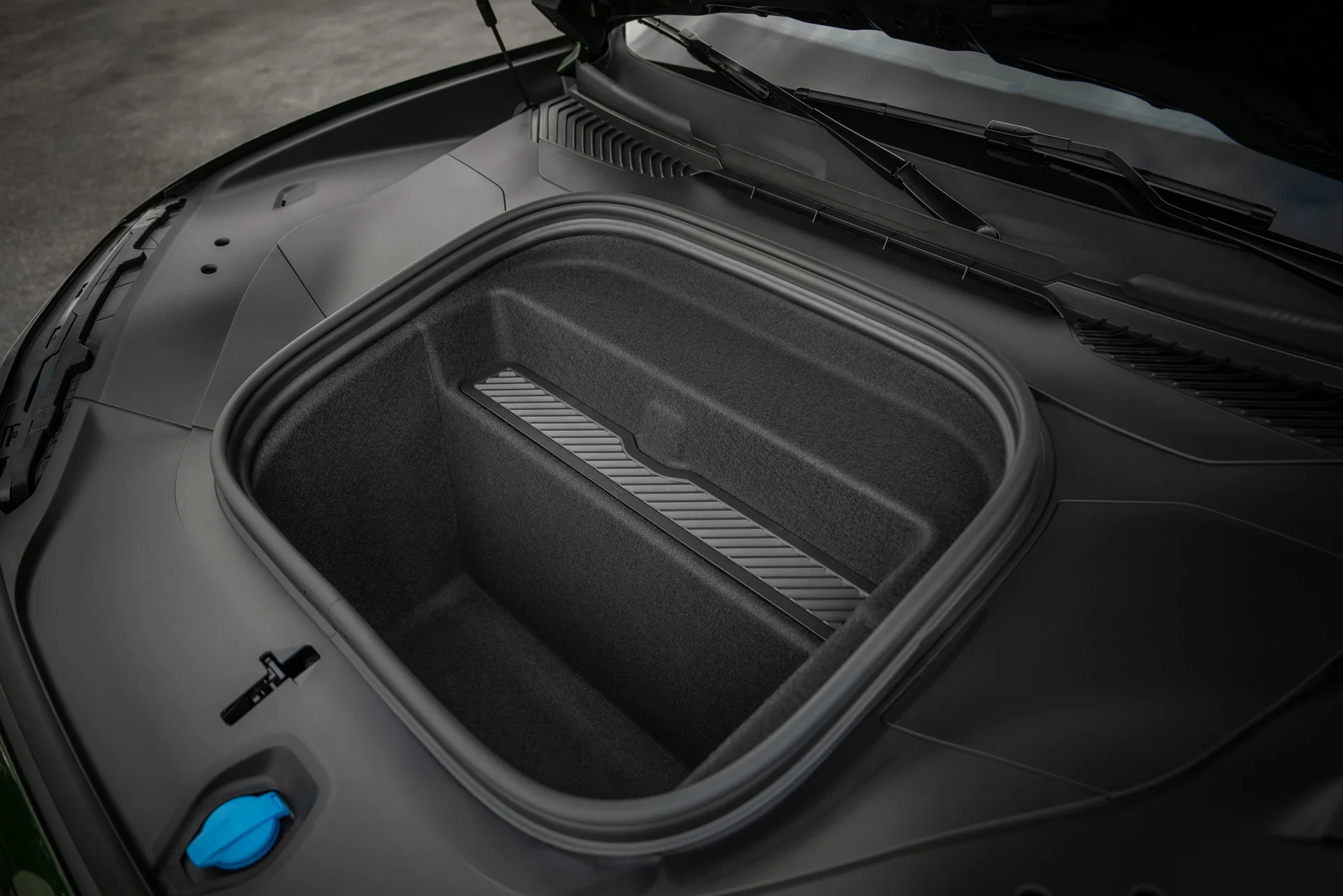 Porsche Cayenne Coupé – frunk