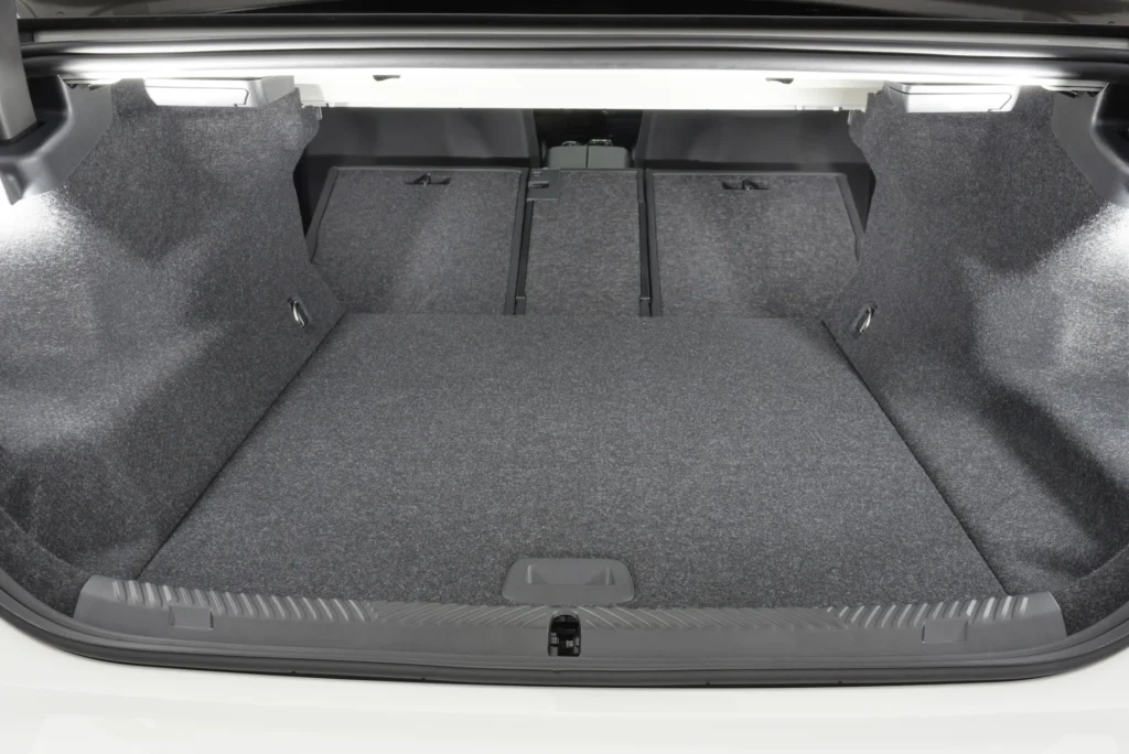 BMW i5 – bagagerum