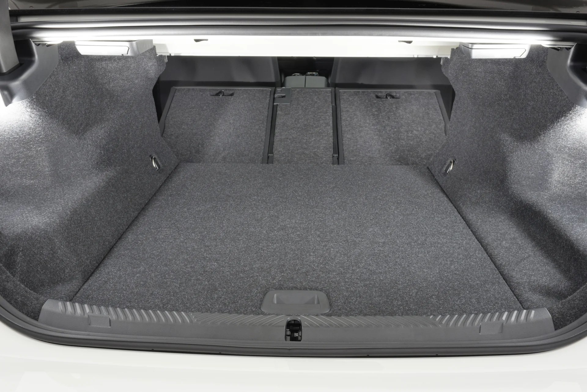BMW i5 – bagagerum