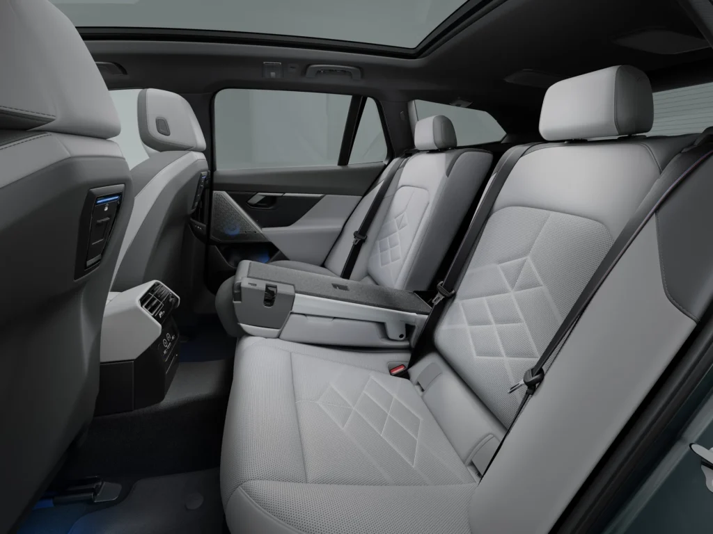 BMW i5 Touring – bagsæder