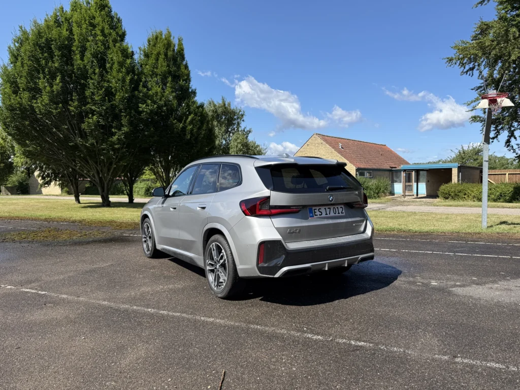 BMW iX1 – skrå bagfra