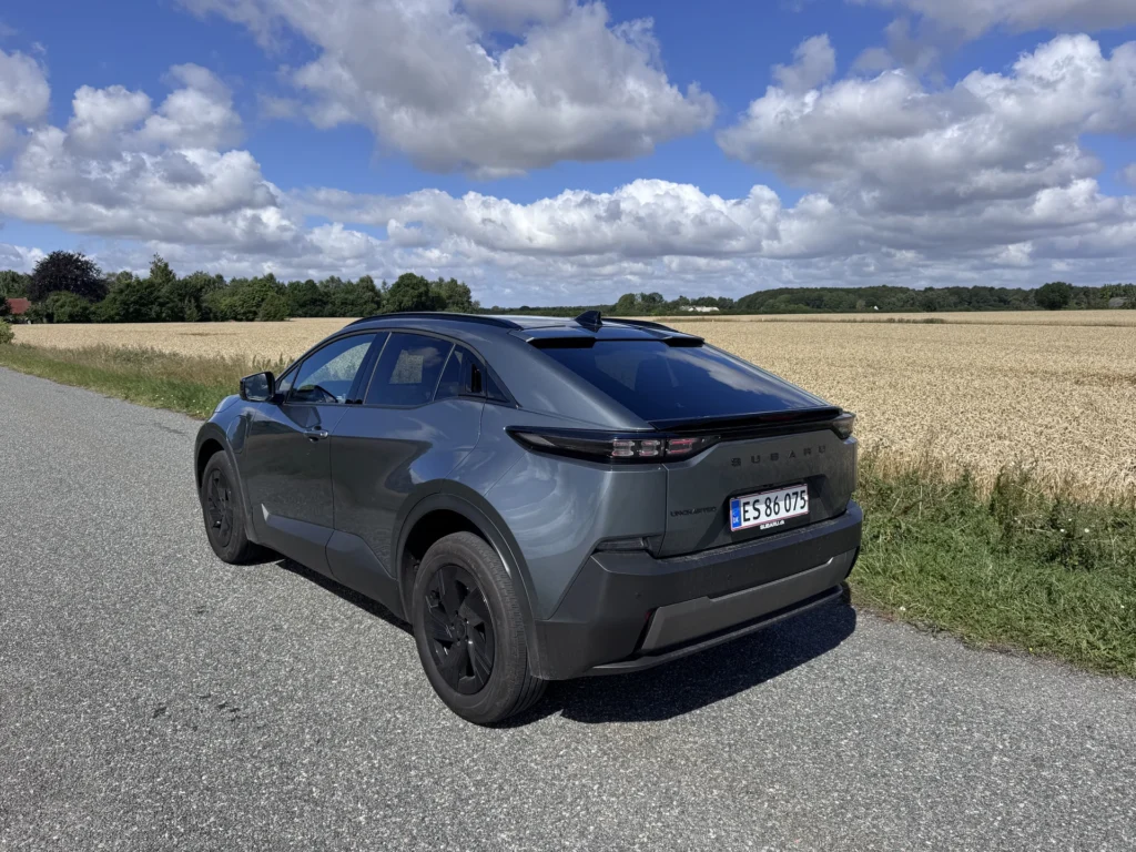 Subaru Uncharted – skrå bagfra