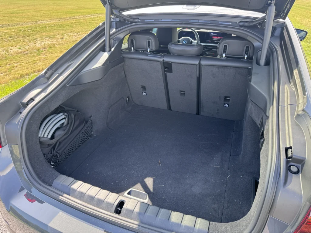 BMW i4 – bagagerum