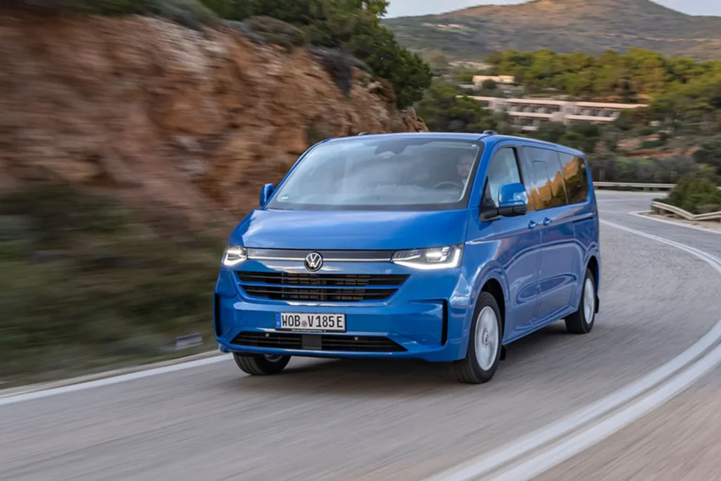 Volkswagen e-Caravelle – skrå forfra