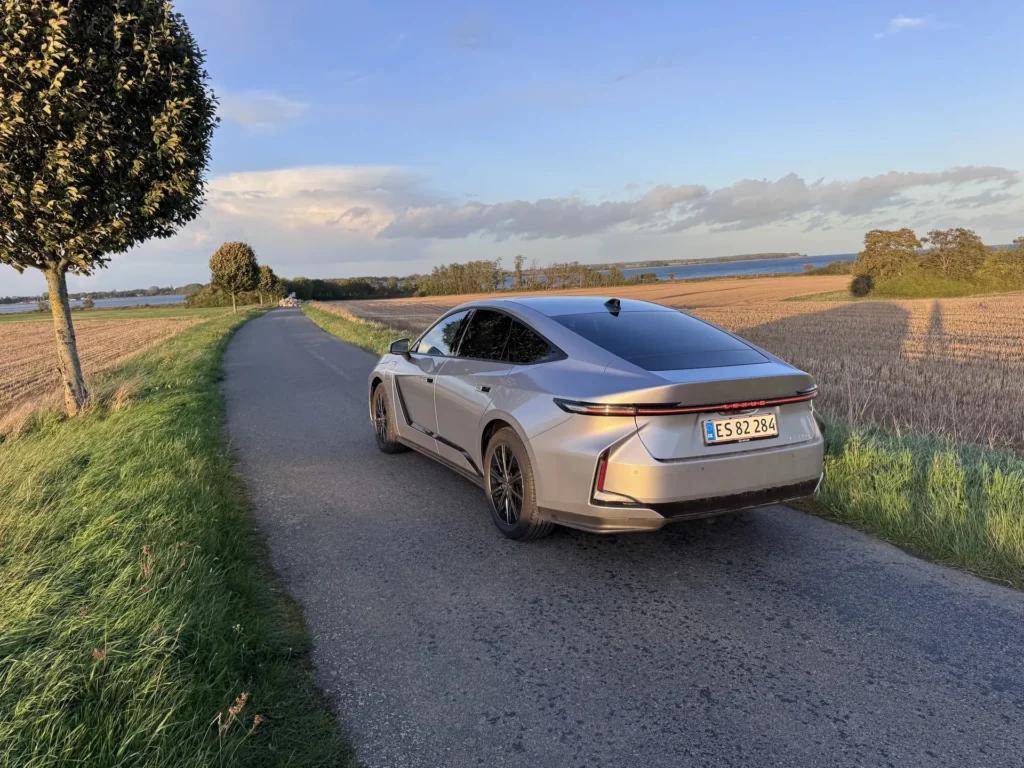 Lexus ES – skrå bagfra
