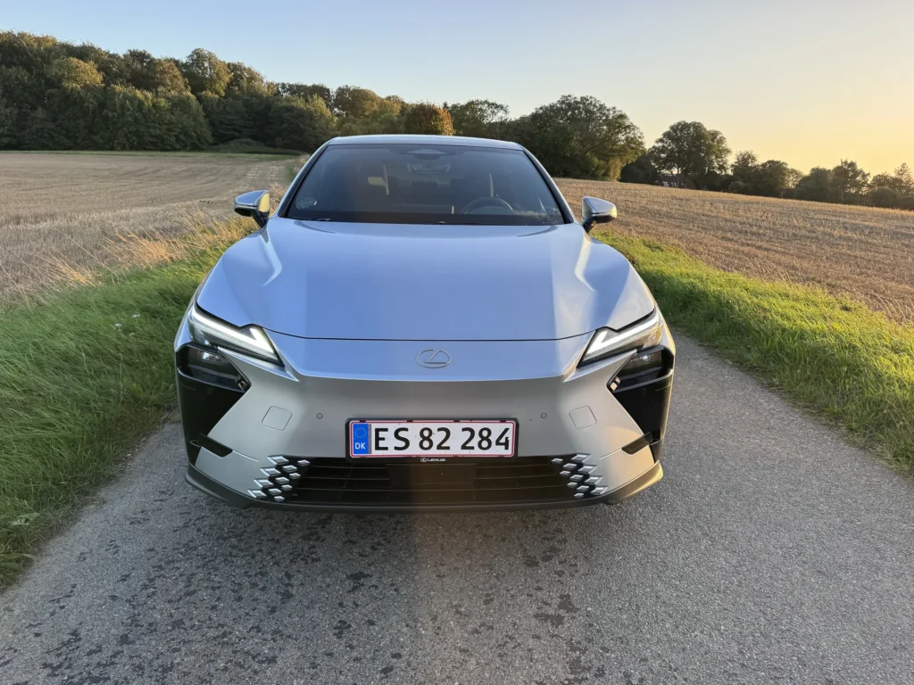 Lexus ES – forfra