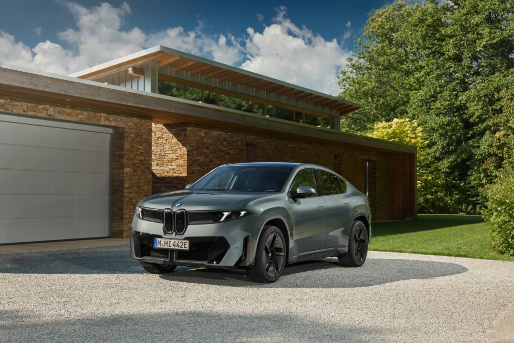 BMW iX4 – skrå forfra