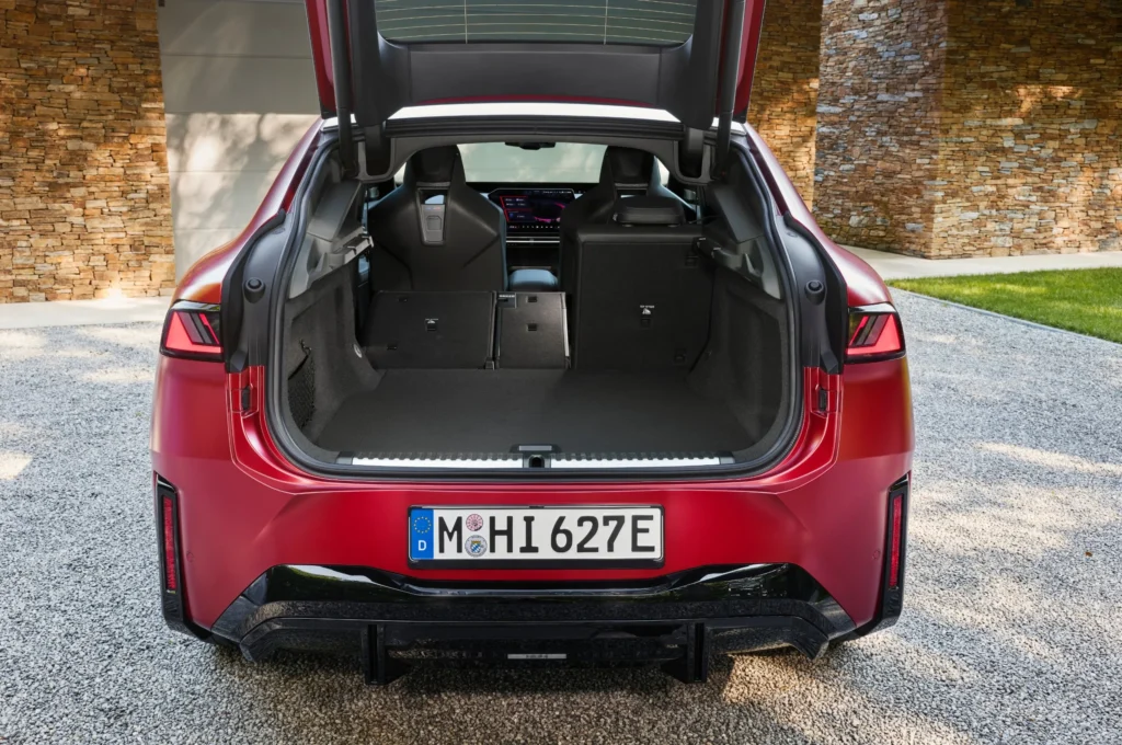 BMW iX4 – bagagerum m. sæder nede