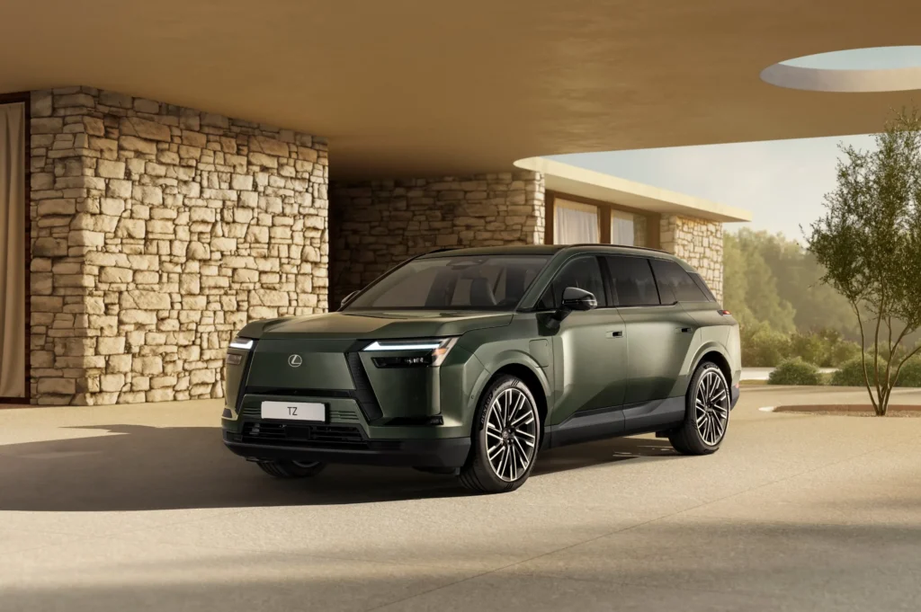 Lexus TZ – skrå forfra