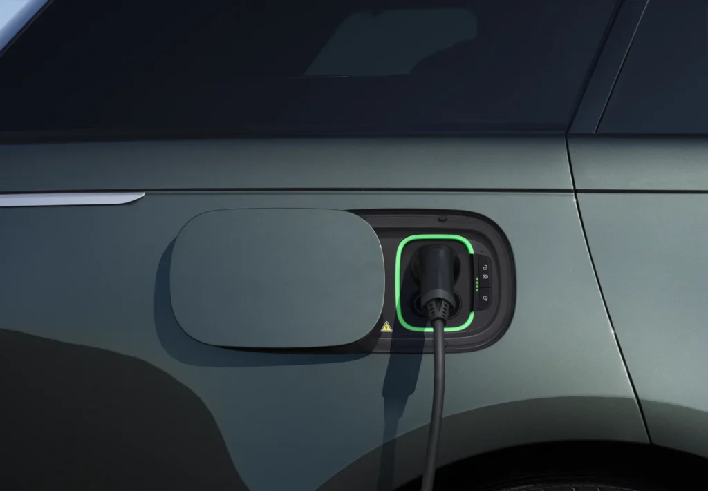 Land Rover Range Rover – ladeport